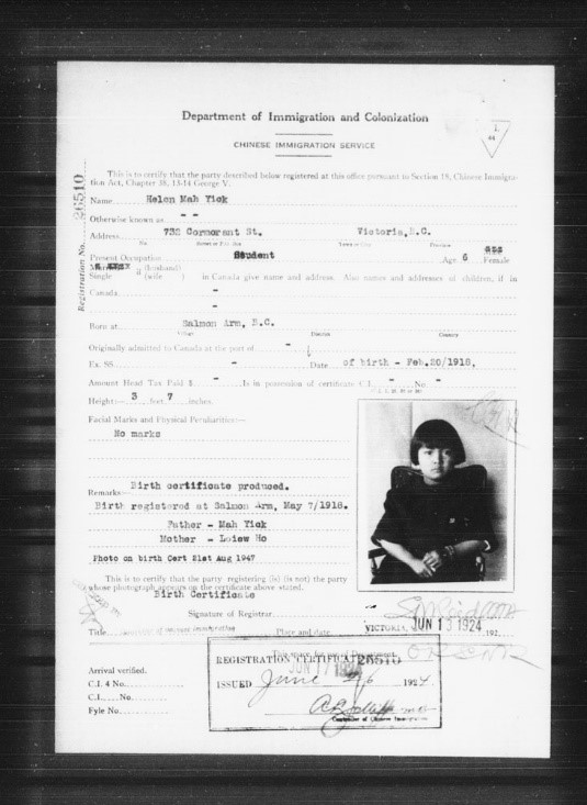 A digitized C.I.44 form for an individual named Helen Mah Yick.